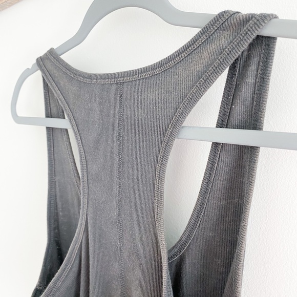 Universal Thred Gray Tank - Picture 4 of 5